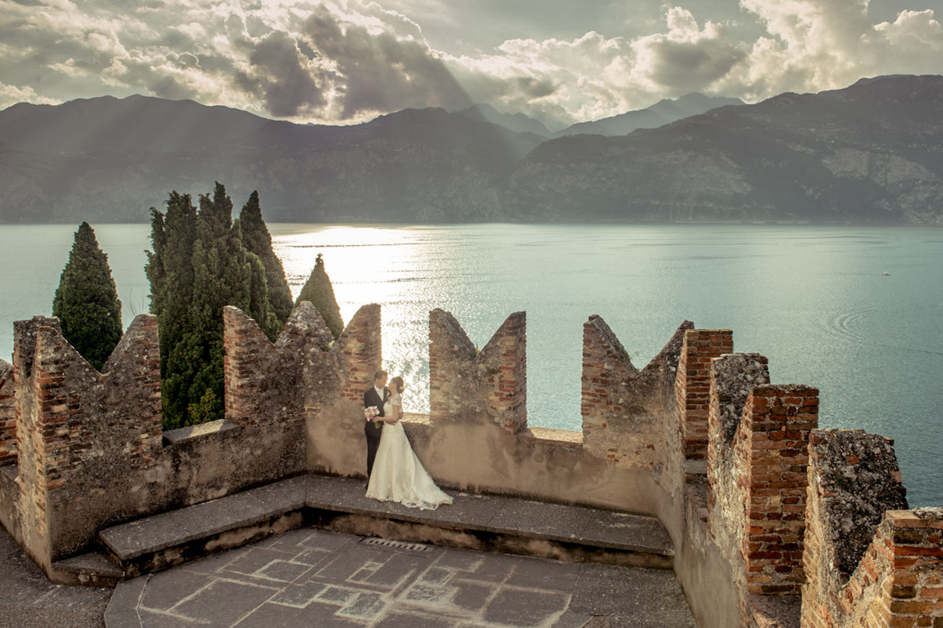 hochzeit am gardasee, Matrimonio a malcesine, wedding in Malcesine castle , malcesine castle photos , photographer wedding malcesine, hochzeit am malcesine , heiraten am Malcesine, fotograf malcesine, lake garda wedding , wedding on boat malcesine, wedding malcesine, Hochzeit in malcesine am Gardasee, hochzeit am gardasee, Matrimonio a malcesine