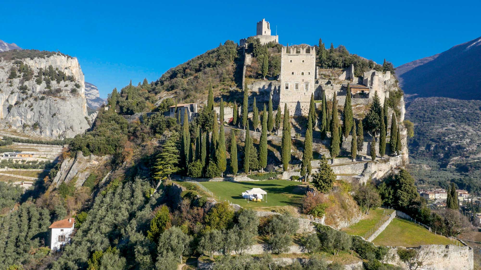 fotografo drone, fotografo matrimoni , wedding arco, fotografo lago di garda , location garda wedding , wedding lake garda, lake garda stories, wedding castle trentino, wedding castle lake garda, wedding castle veneto , photographer trentino, photographer lake garda , wedding venues trentino, wedding venues lake garda, drone wedding trentino, drone wedding lake garda